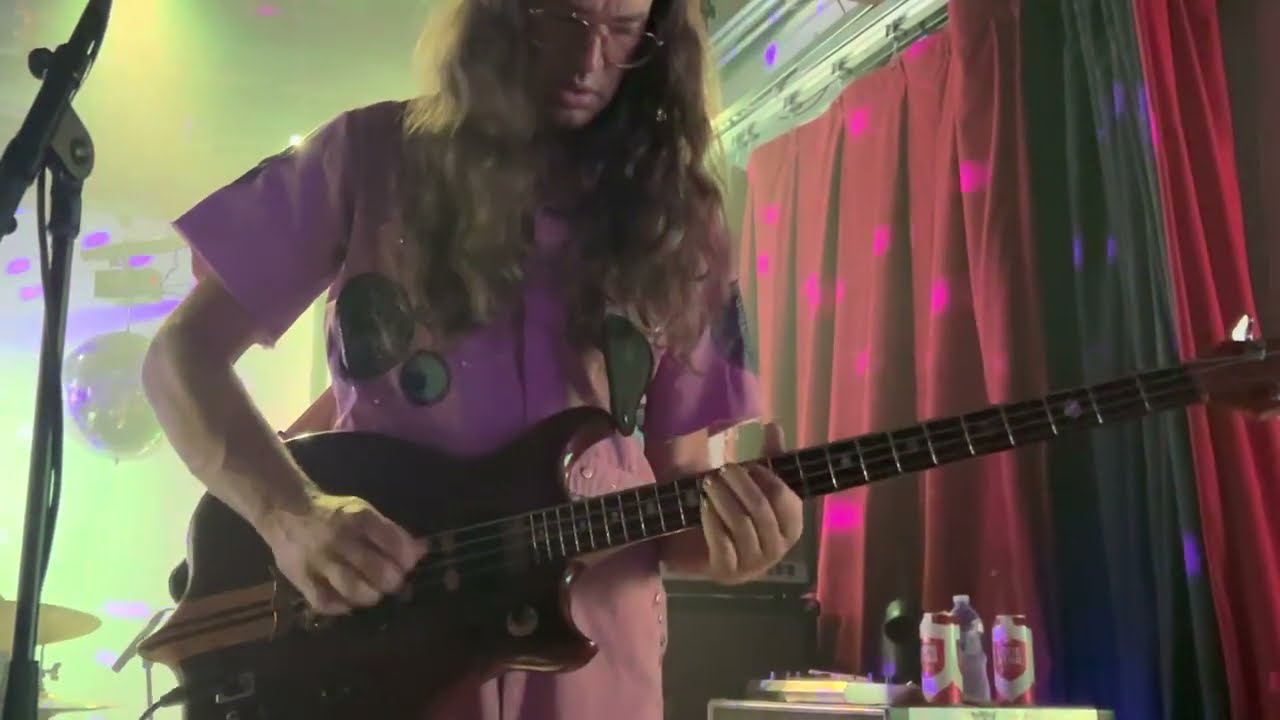 Dan Horne bass solo with Circles Around The Sun live on The Jake Feinberg Show
