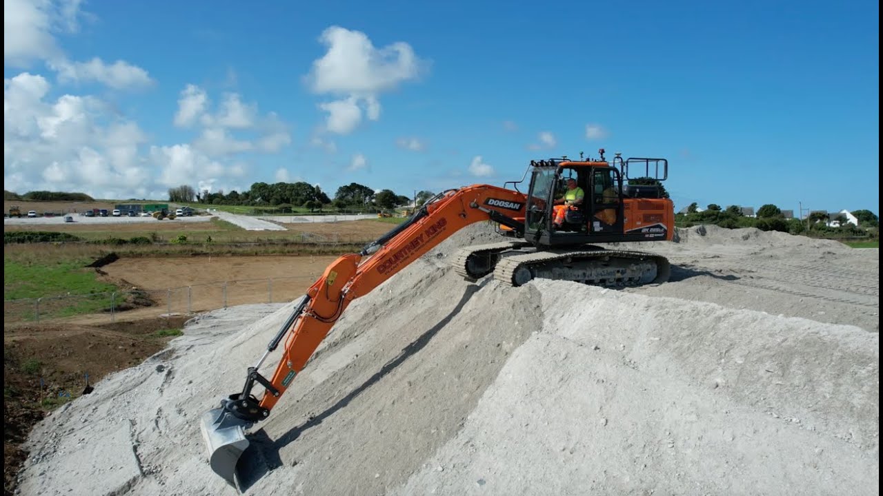 Courtney King Plant Hire adopts Leica Geosystems machine control with dealer One Point Survey