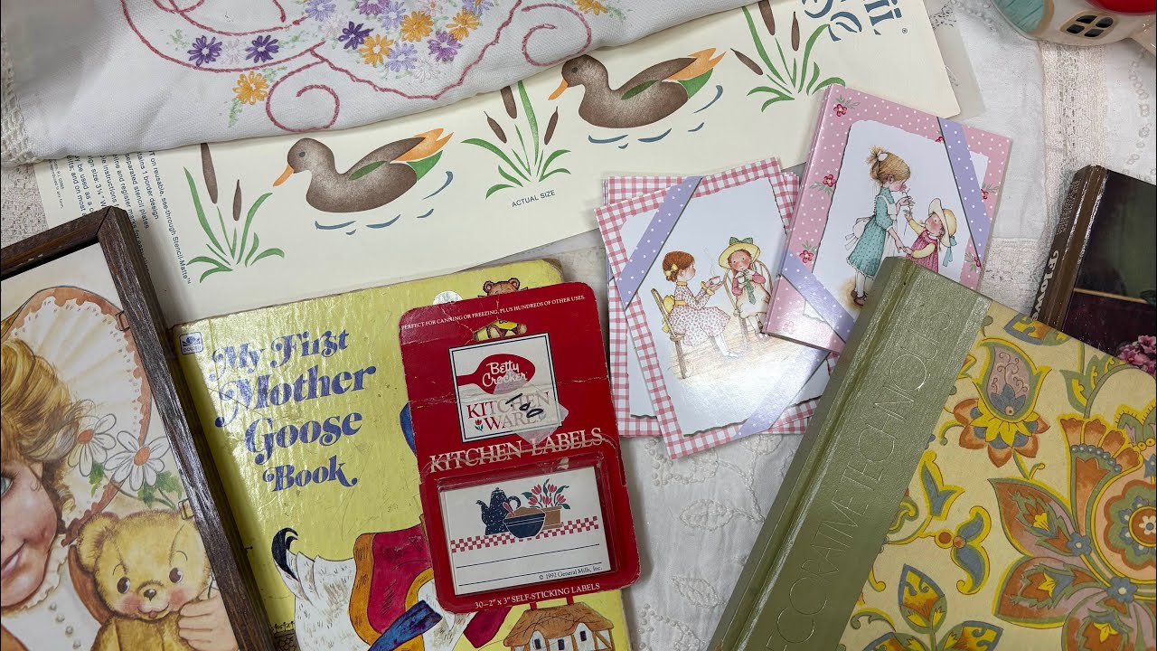 Thrifted junk journal and craft room organization supplies #thriftythursday #thriftedtreasures 