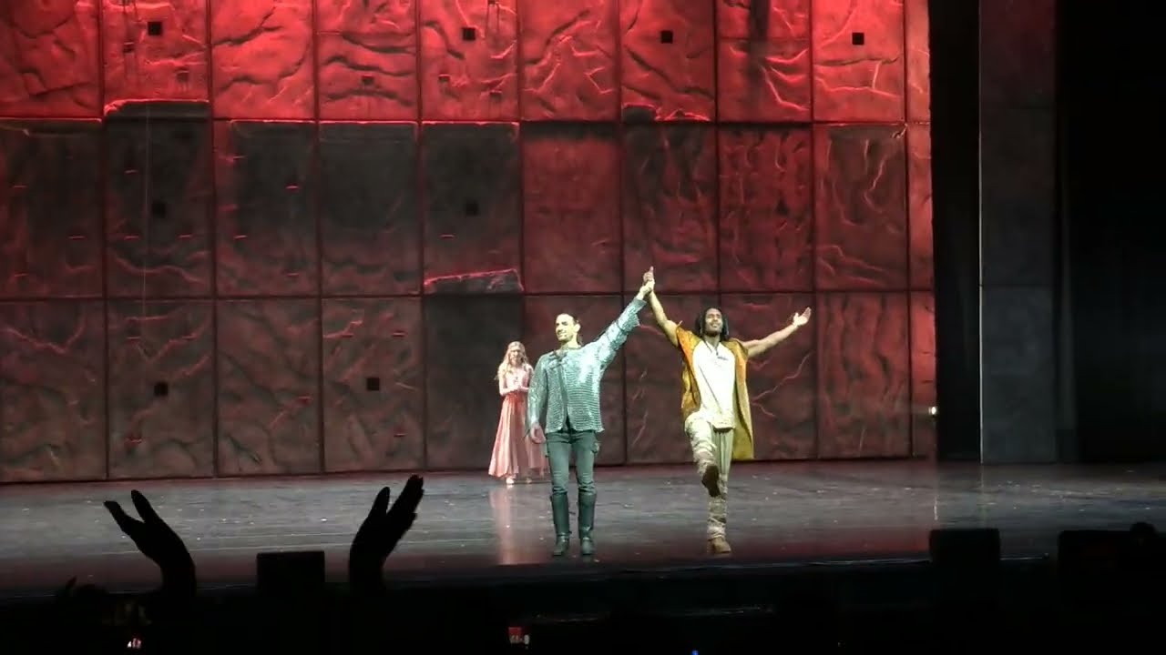 20220408 Notre-Dame de Paris (comédie musicale) Curtain call