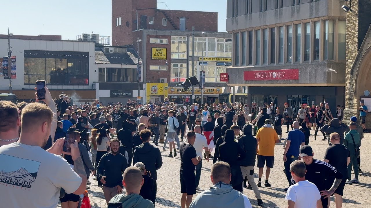 Rioters Attack Police and Punks in Blackpool 🗼🫨