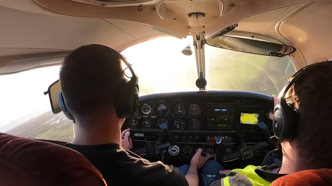 Landing at Lee on Solent Airport (EGHF) - PA28 - 23/11/2025