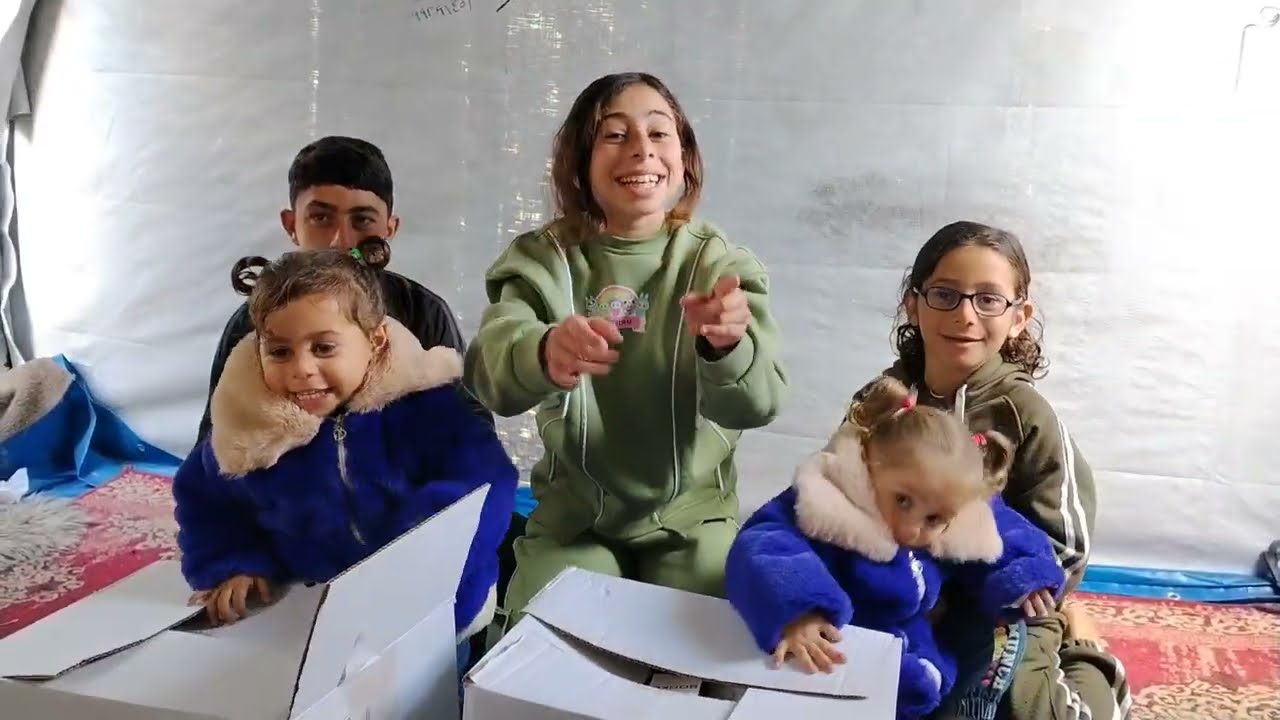 شوفو فرحة سيلين وايلين في طرد الملابس 🥰
