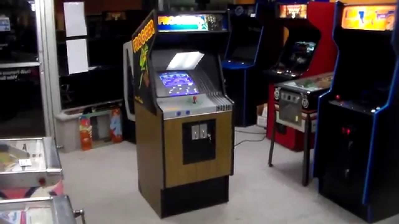 We found An ORIGINAL 1981 Sega FROGGER Arcade Game, Is This The One From Seinfeld?? Beautiful Shape!