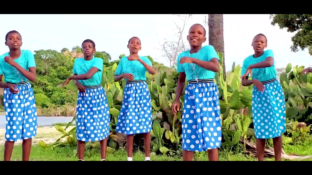 COMENSOLI GIRLS CATHOLIC PRIMARY SCHOOL CHOIR -  NTHUNGULULU NDI MMANJA (Official Music Video)St.