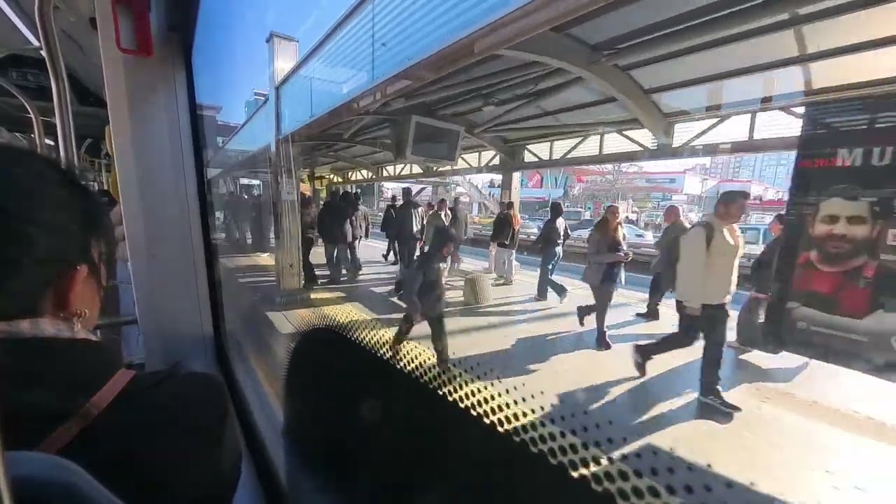 Metrobüs İle Yolculuk.      Beylikdüzü Tüyap / Şirinevler / İSTANBUL