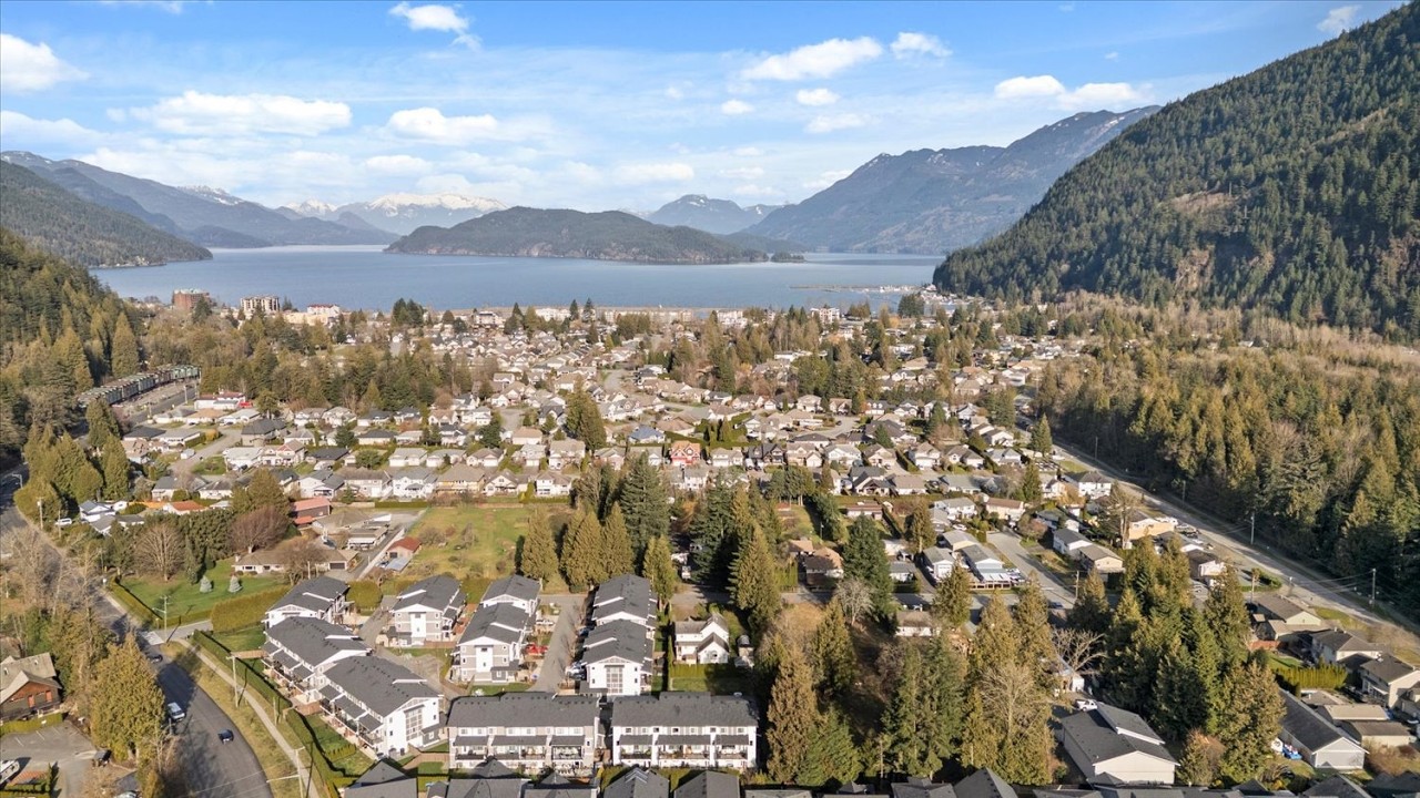15 386 Pine Avenue, Harrison Hot Springs, BC