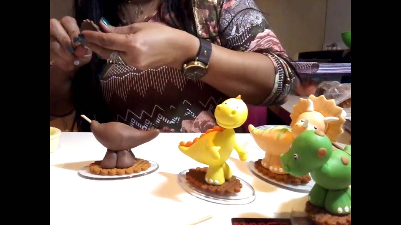DINOSSAUROS,  com Monny Barnes