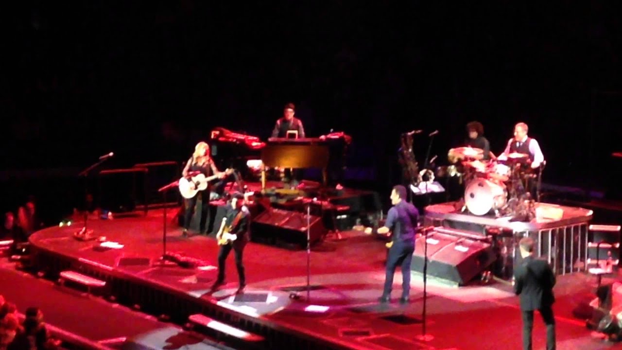 Bruce Springsteen 2-10-16 Hartford - Nils Lofgren solo - Because the Night