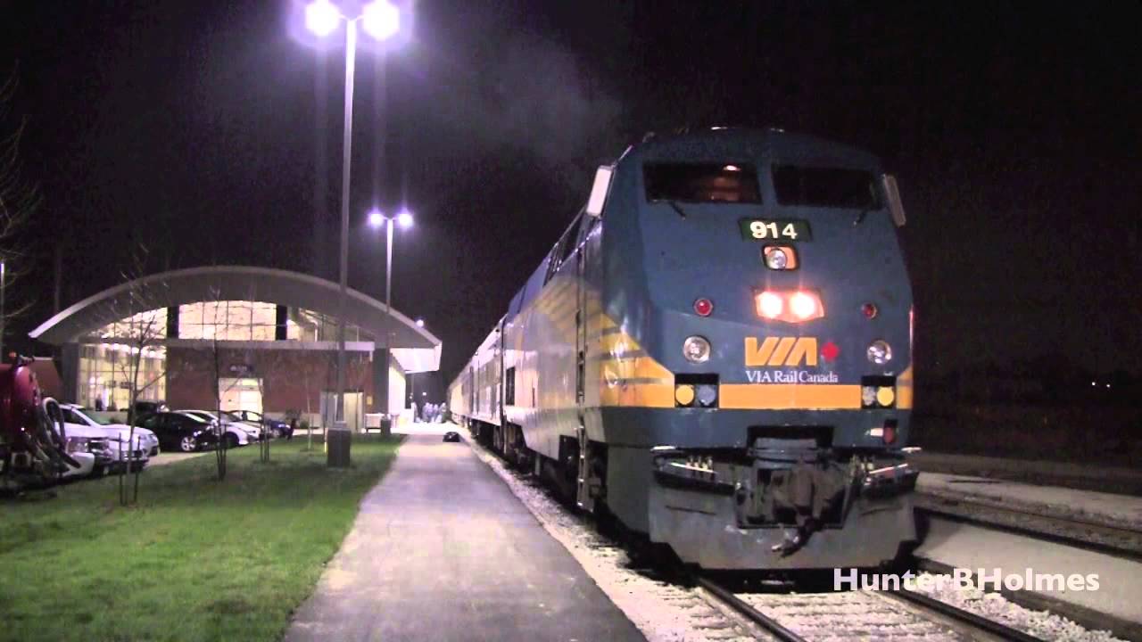 Lots of Action at the New VIA Rail Station [HD]