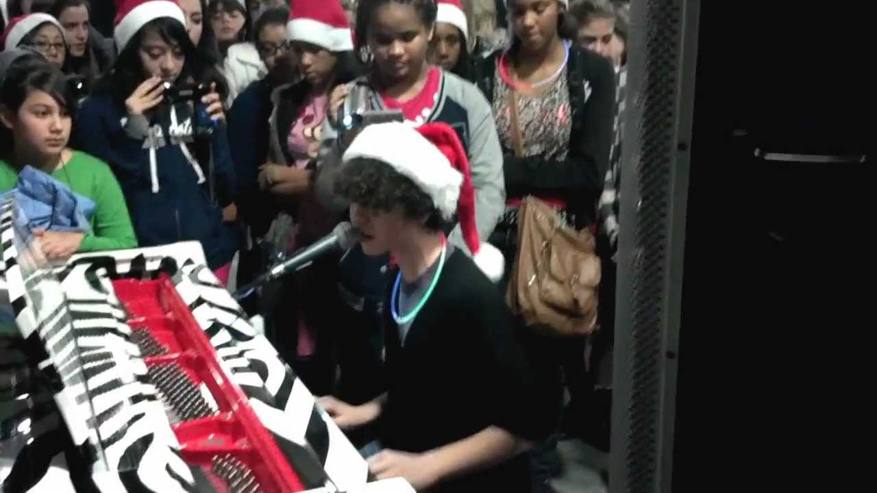 Nat & Alex Wolff Gibson Showroom - Christmas Song