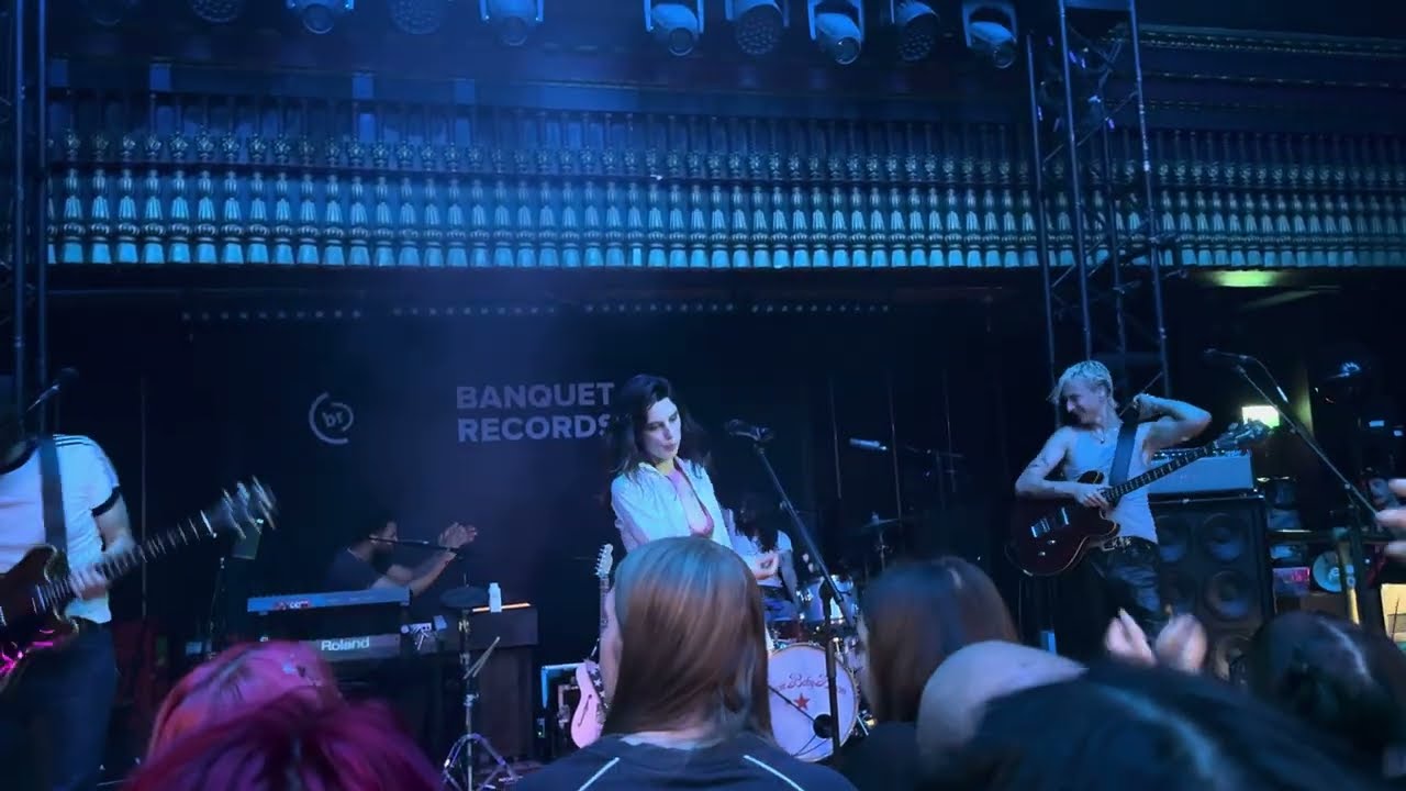 Wolf Alice - White Horses live @ Circuit, Kingston, London 2025