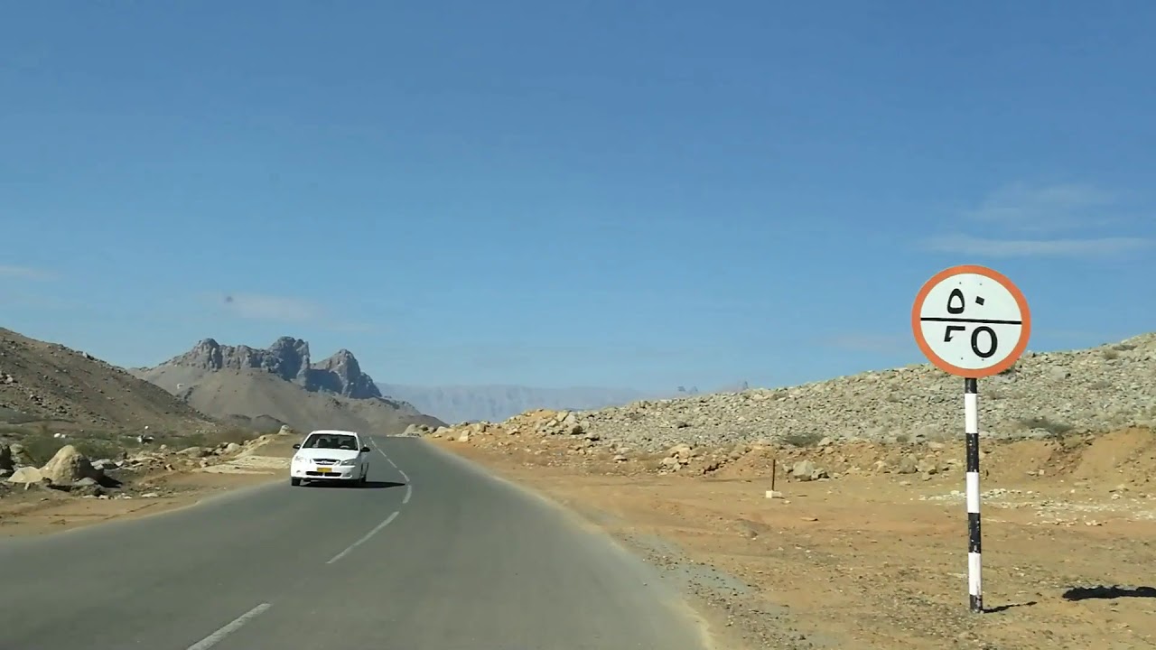 Driving in Oman - various roads, amazing scenery and... camels