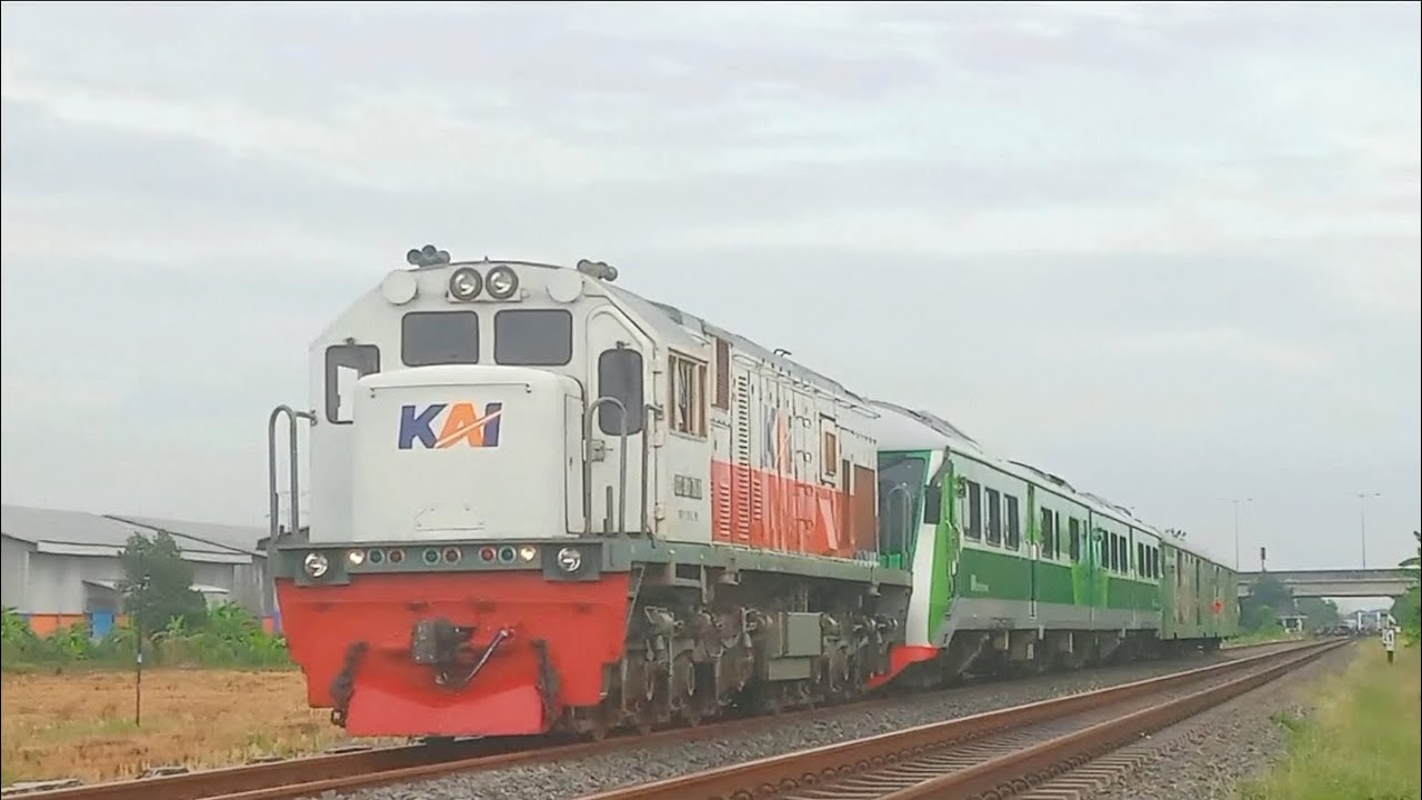 Moment Ditanggal 25 Oktober 2025❗ Sebuah KLB KP/10200 Kirim Rangkaian Dari Jatinegara Ke Yogyakarta