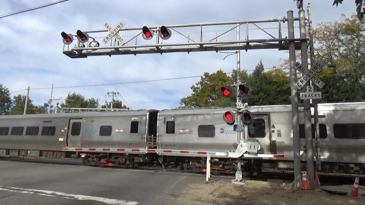 *New Signal With WCH Arms! & Other Upgrades* LIRR M7 to Ronkonkoma - S Oyster Bay Rd Crossing