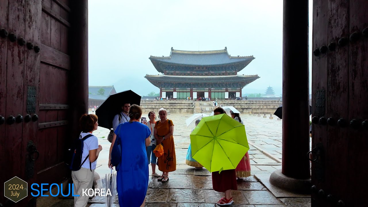 Gyeongbokgung Palace in Heavy Rain☔️ •[4k] Seoul, Korea
