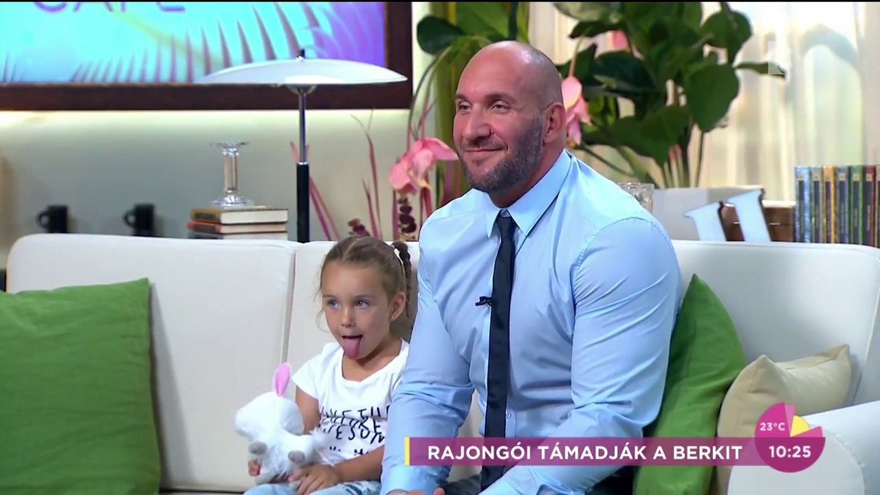 Cuki: Berki Nati sz&oacute;t k&eacute;rt &eacute;s belemekegett apuk&aacute;ja besz&eacute;lget&eacute;s&eacute;be - tv2.hu/fem3cafe