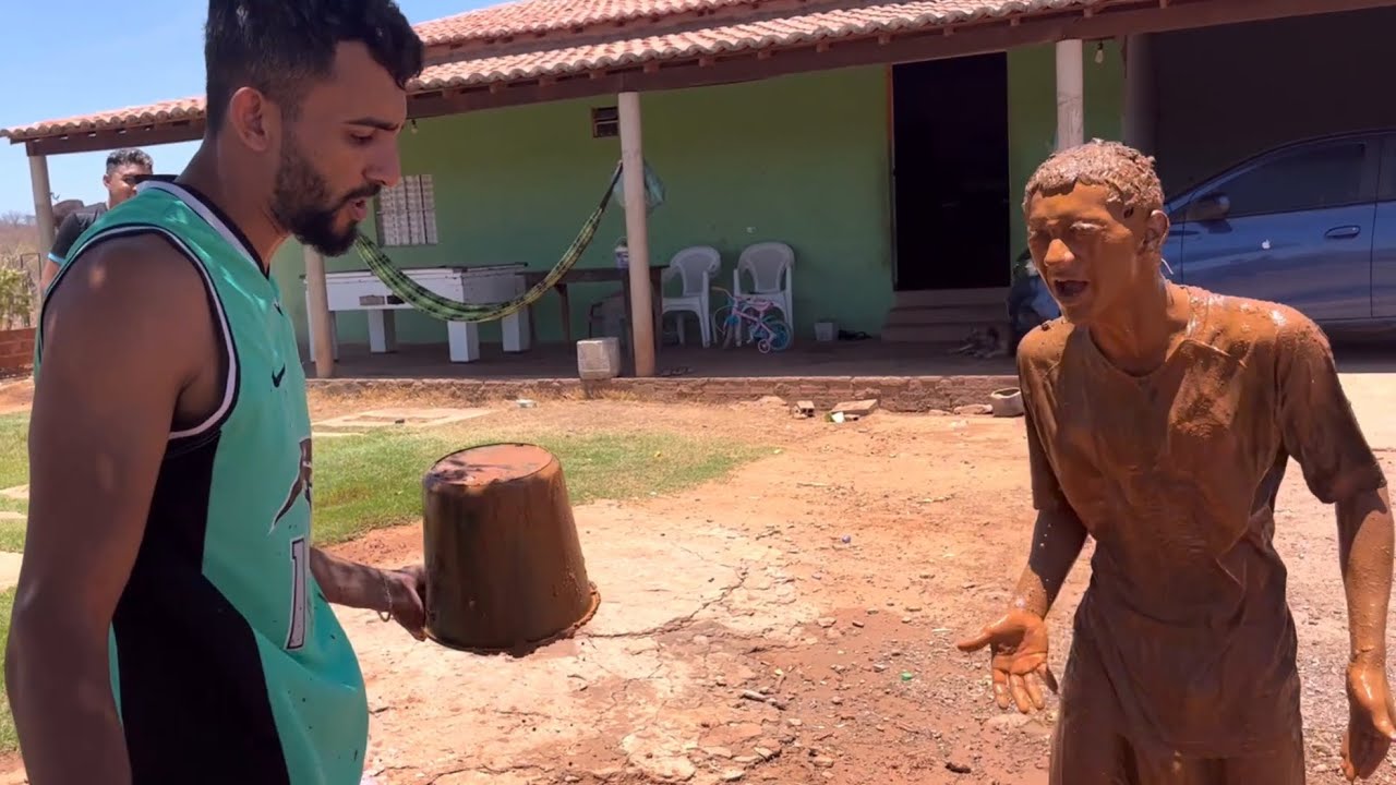CADA VEZ QUE ELE SE IRRITAR VAI LEVAR UM BALDE DE LAMA