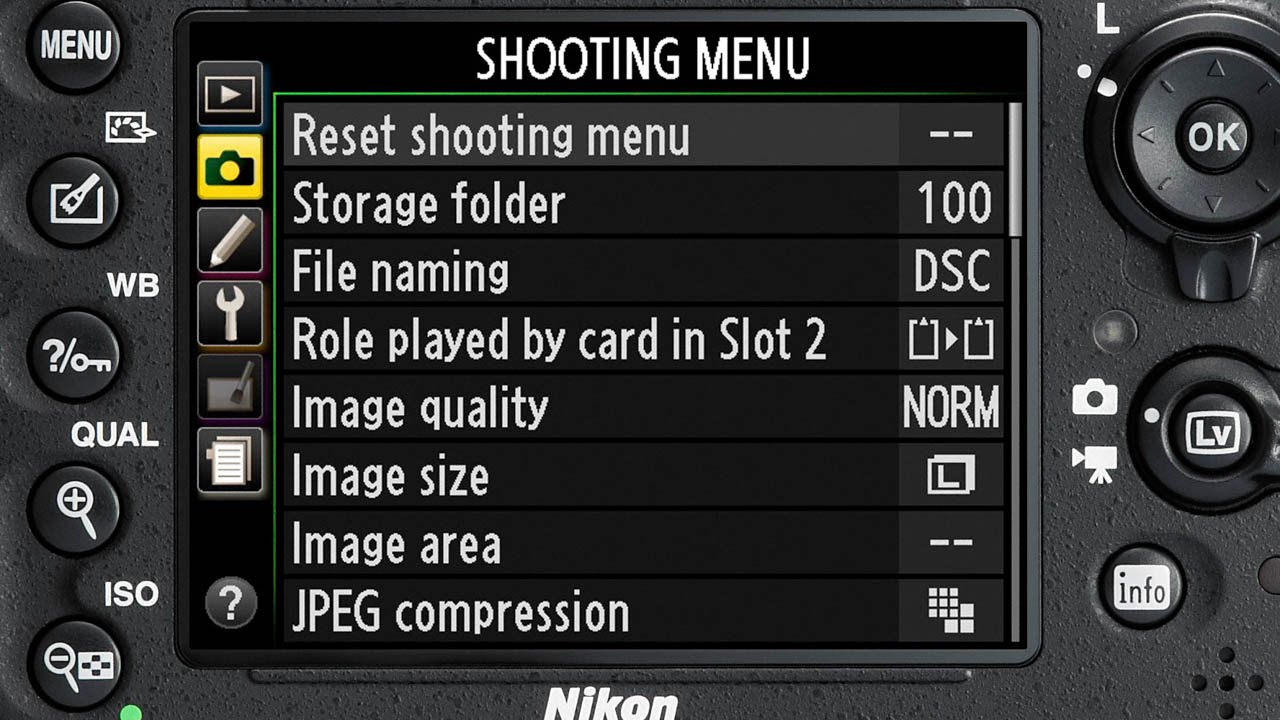 How to enable the histogram on the Nikon D3300
