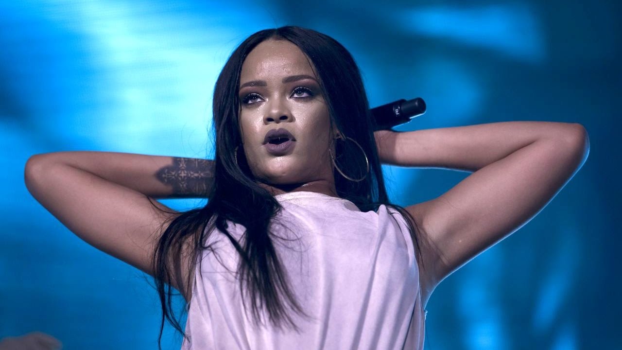 Rihanna Stay - Rihanna  live HD