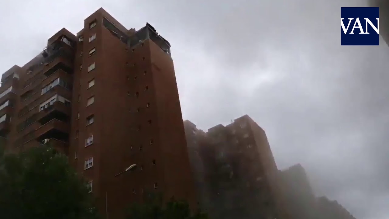Una explosión de gas destroza un piso en Vallecas
