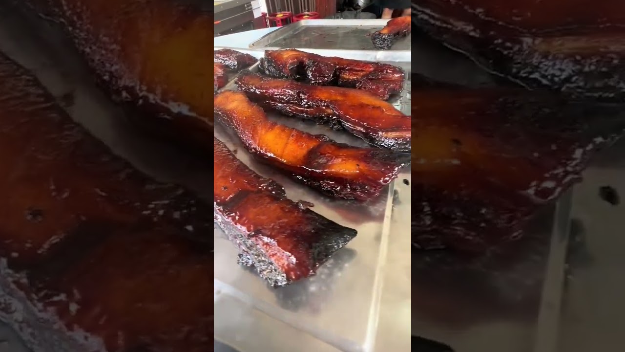 Char Siew Yoong: Famous for its perfectly caramelized char siew and mouthwatering roast meats