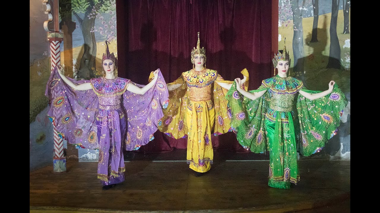 Bidadari Dance Studio: Tari Merak