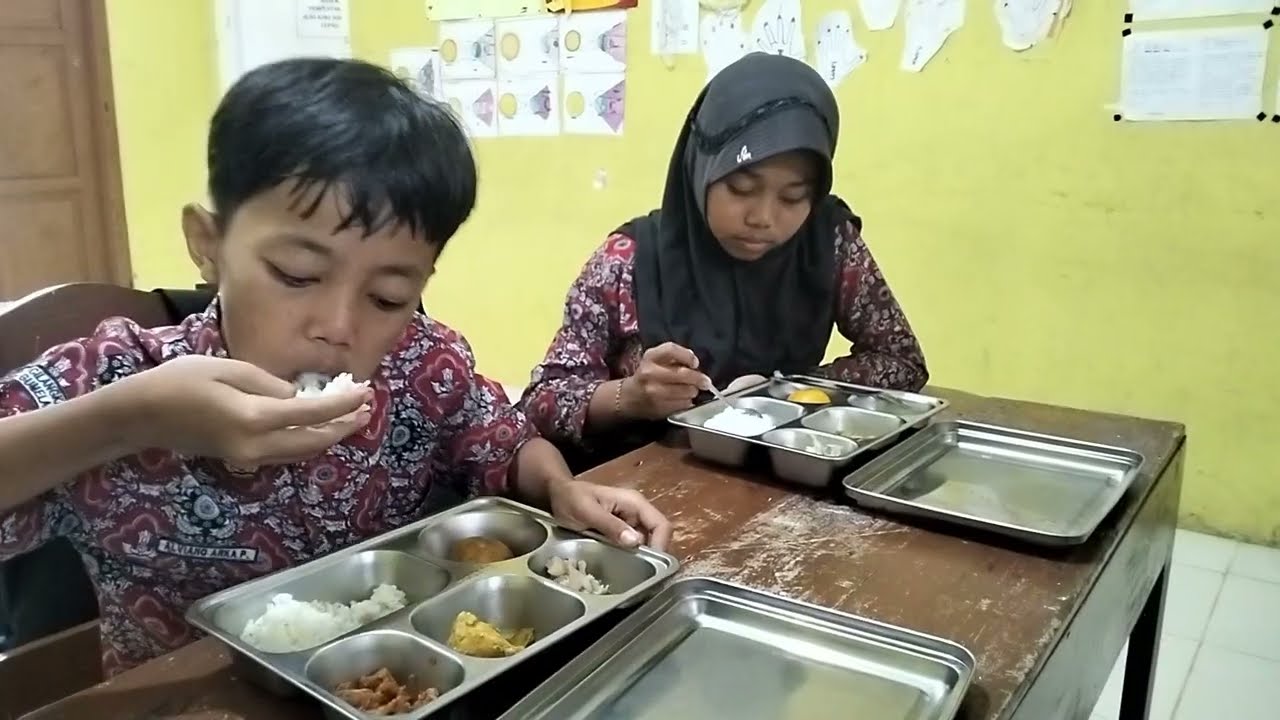MBG HARI INI DISEKOLAHKU (@sdn3cilangkap734) #sekolah #kelas #siswa #sdn #kegiatansekolah #makan