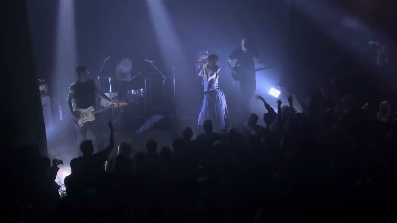 Model/Actriz - Cinderella - Lincoln Hall, Chicago 101125