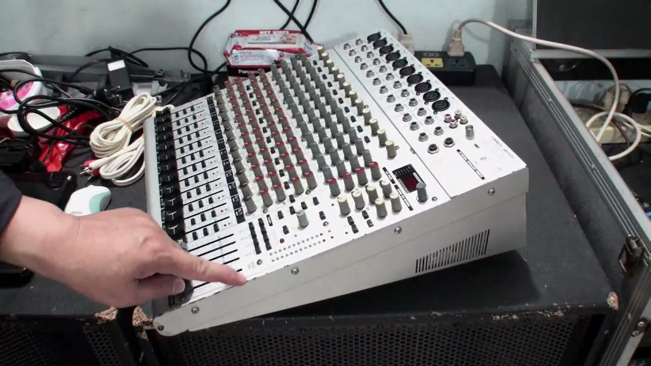 Mixer (Behringer Eurorack UB2442fx-Pro) - Giá 5000k - Zalo 0902536313