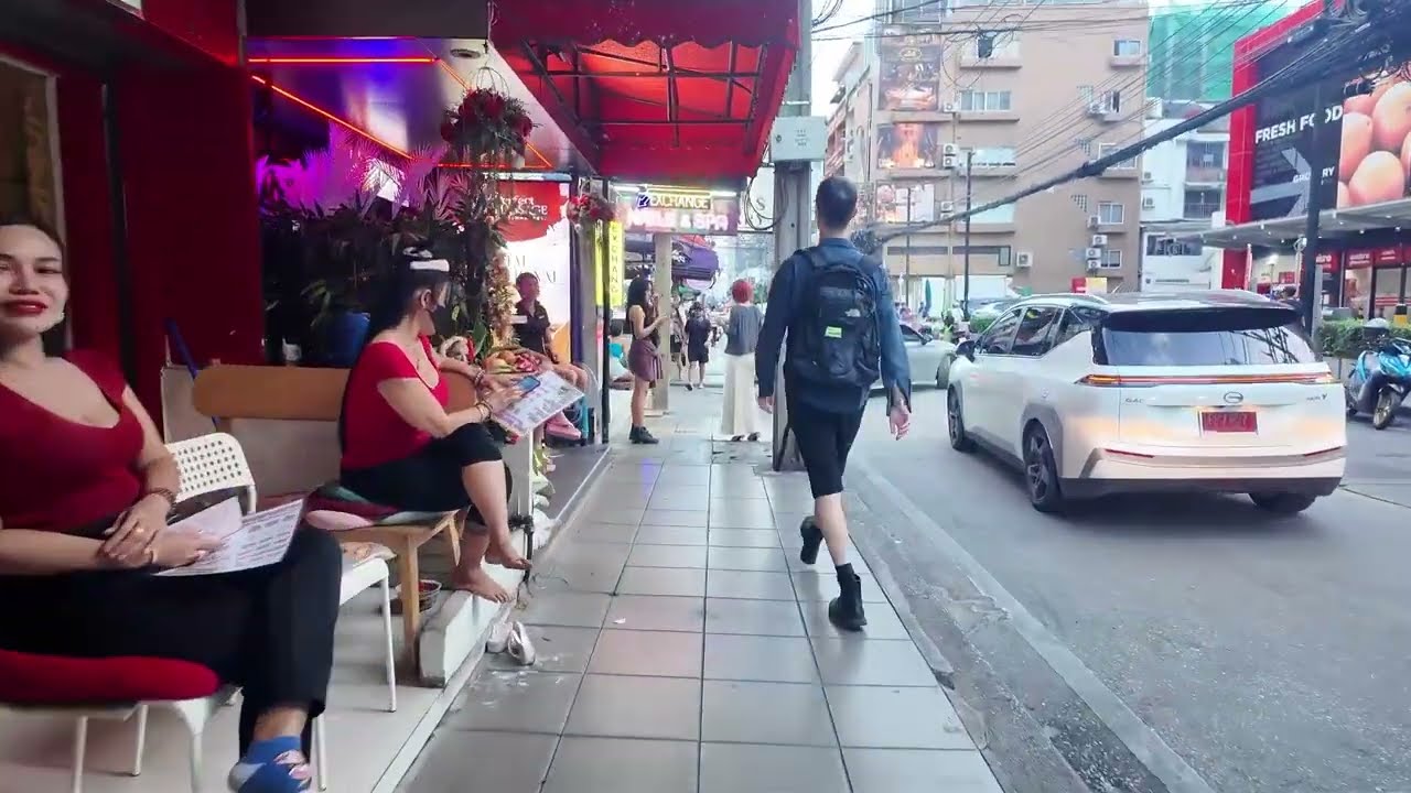 Bangkok Sukhumvit Soi 22 Massage, Bars And Food Street - Thailand June 2025 🇹🇭