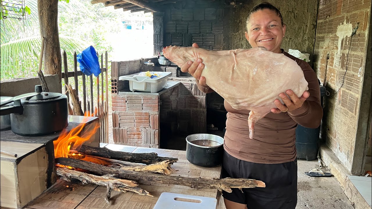 SABOR DA ROÇA- FEIJÃO FAVETA COM BUCHO DE BOI E PERNIL DE PORCO SUCULENTO