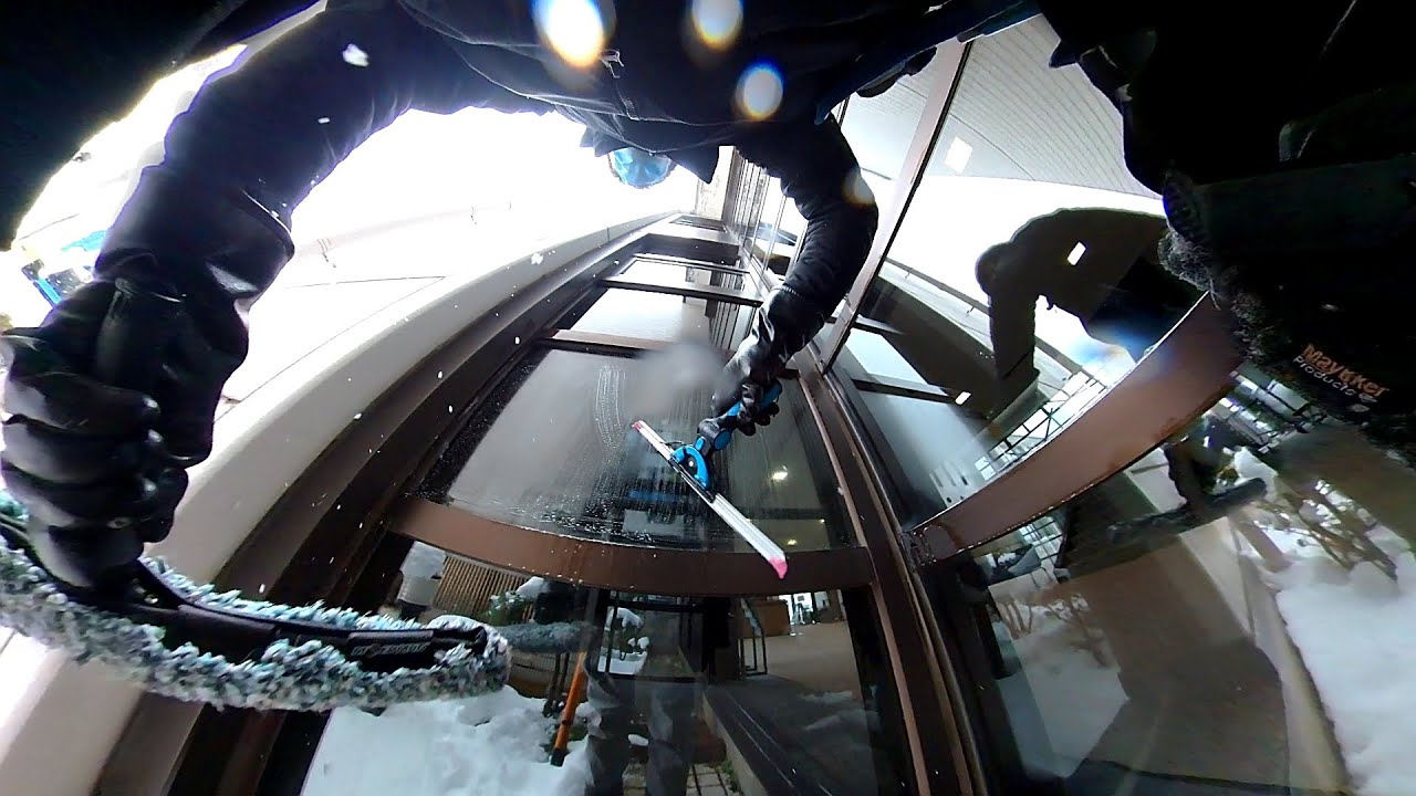 window cleaning 寒いですからね、冬はテムレス。