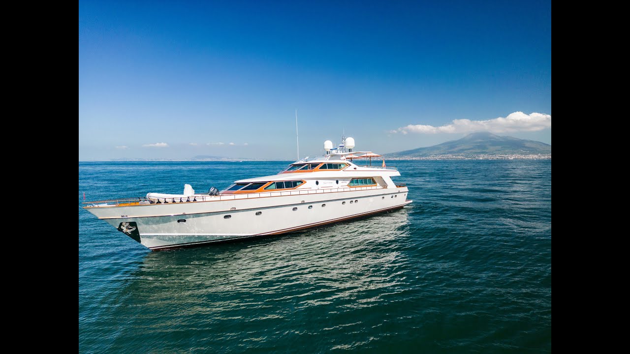 Video promozionale per yacht - Admiral 36 - Disco Volante - Marina di Stabia