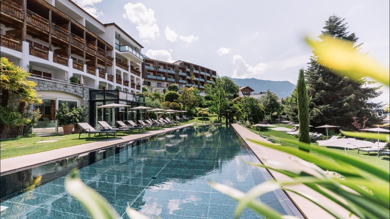 Welcome to the Hotel Hohenwart - high above the charming town of Merano in beautiful South Tyrol