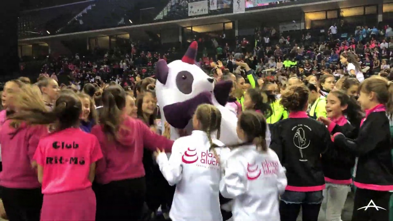#GRPamplona19 Actuaci&oacute;n Ander Olcoz y Pandi sale a bailar con todas las gimnastas