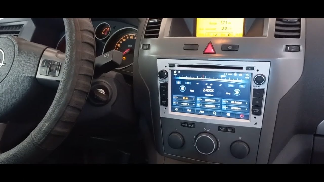 Opel Zafira instalación de radio Android y cámara de marcha atrás