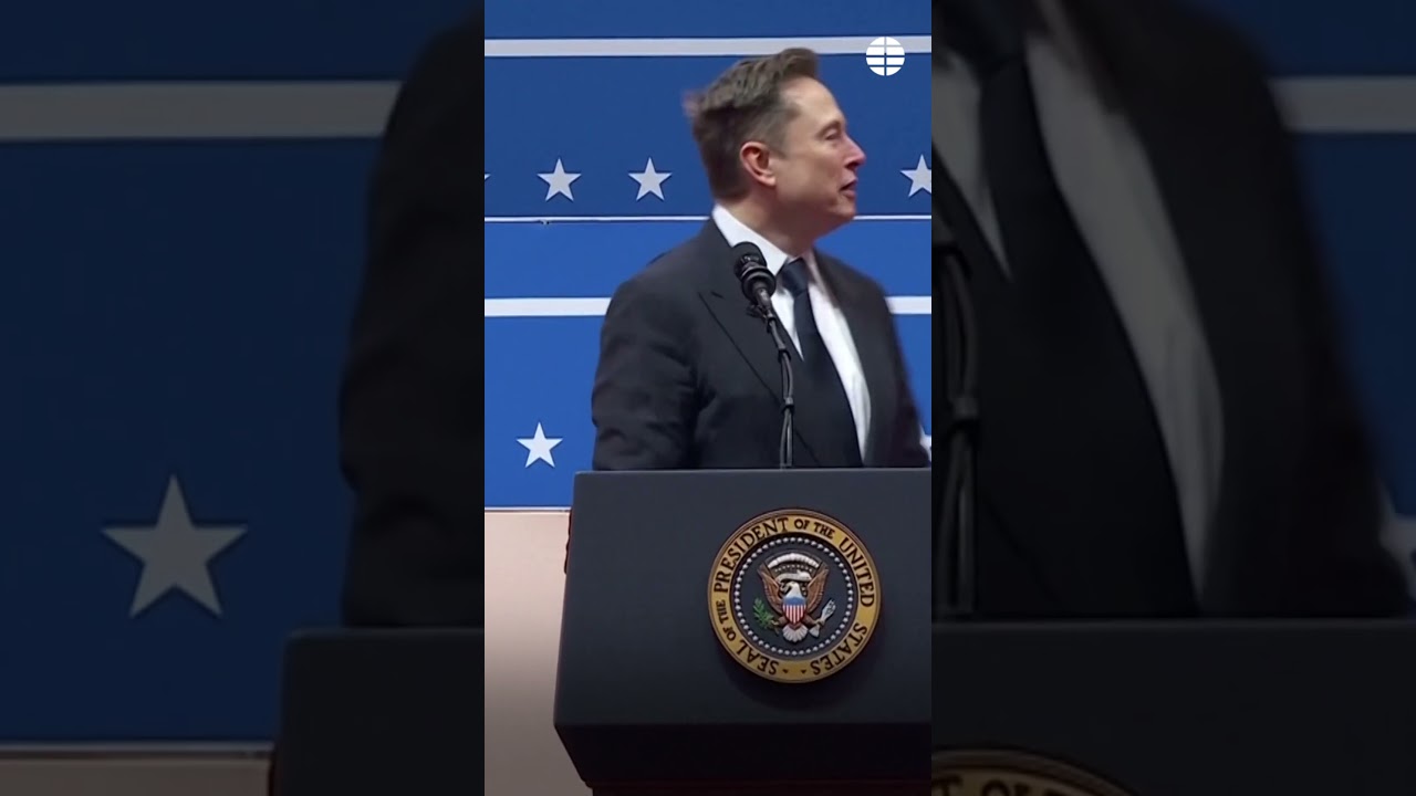 Elon Musk levanta la pol&eacute;mica al hacer un saludo que recuerda el gesto nazi