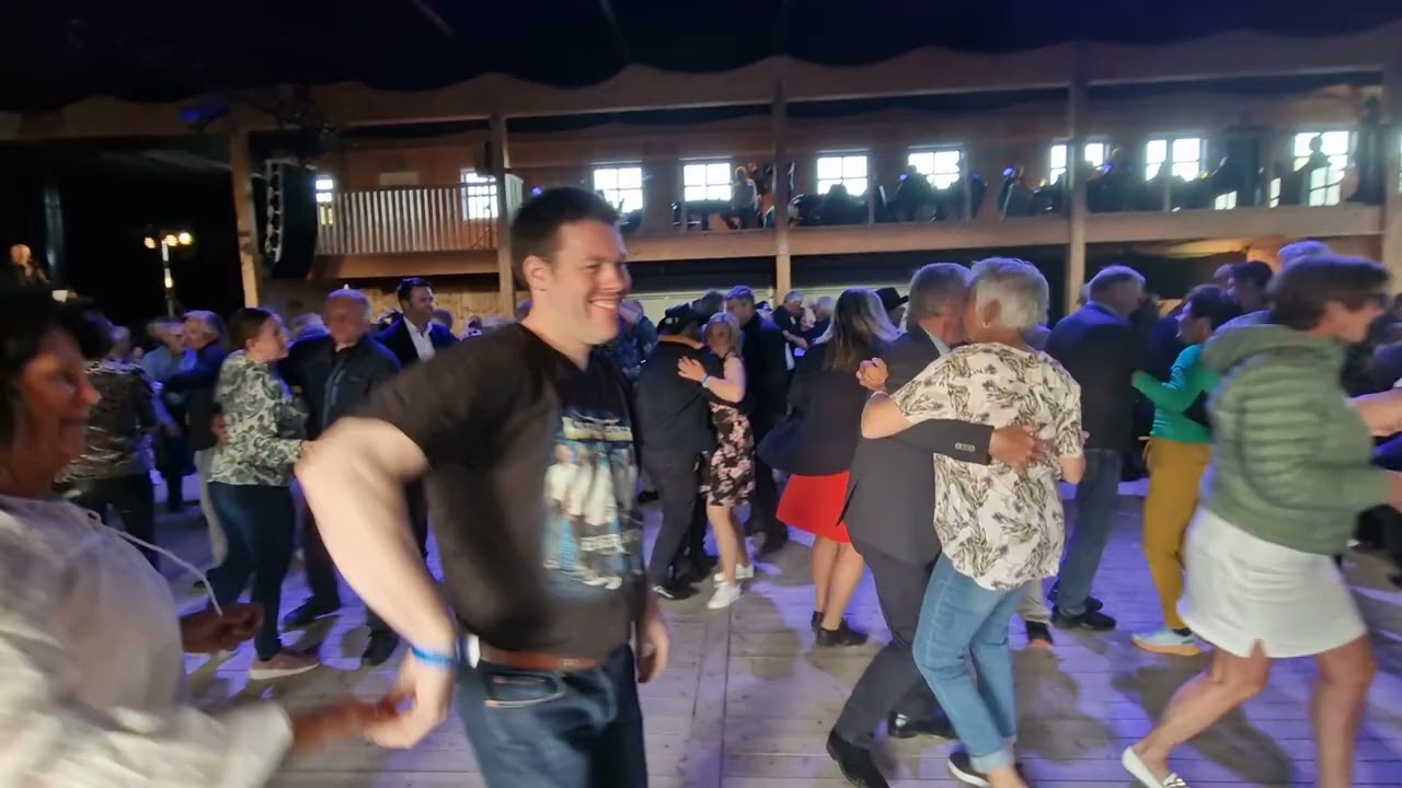 Ett hundra mil från dig med Lasse Stefanz på Lavvotunet Dokka camping 17.05.23 Dansnytt