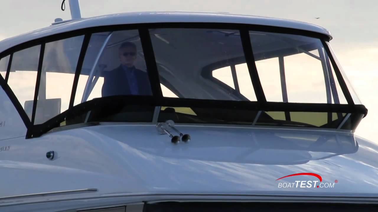 Meridian Yachts 441 Sedan Bridge 2011 Yacht Test - By BoatTest.com