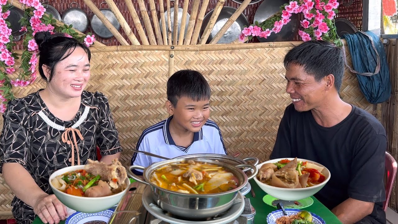 Giò Heo Nấu Măng Chua | Cũng Nhờ May Mắn Trúng Mánh Bầy CUA ĐỒNG | Khánh Liễu Miền Tây 