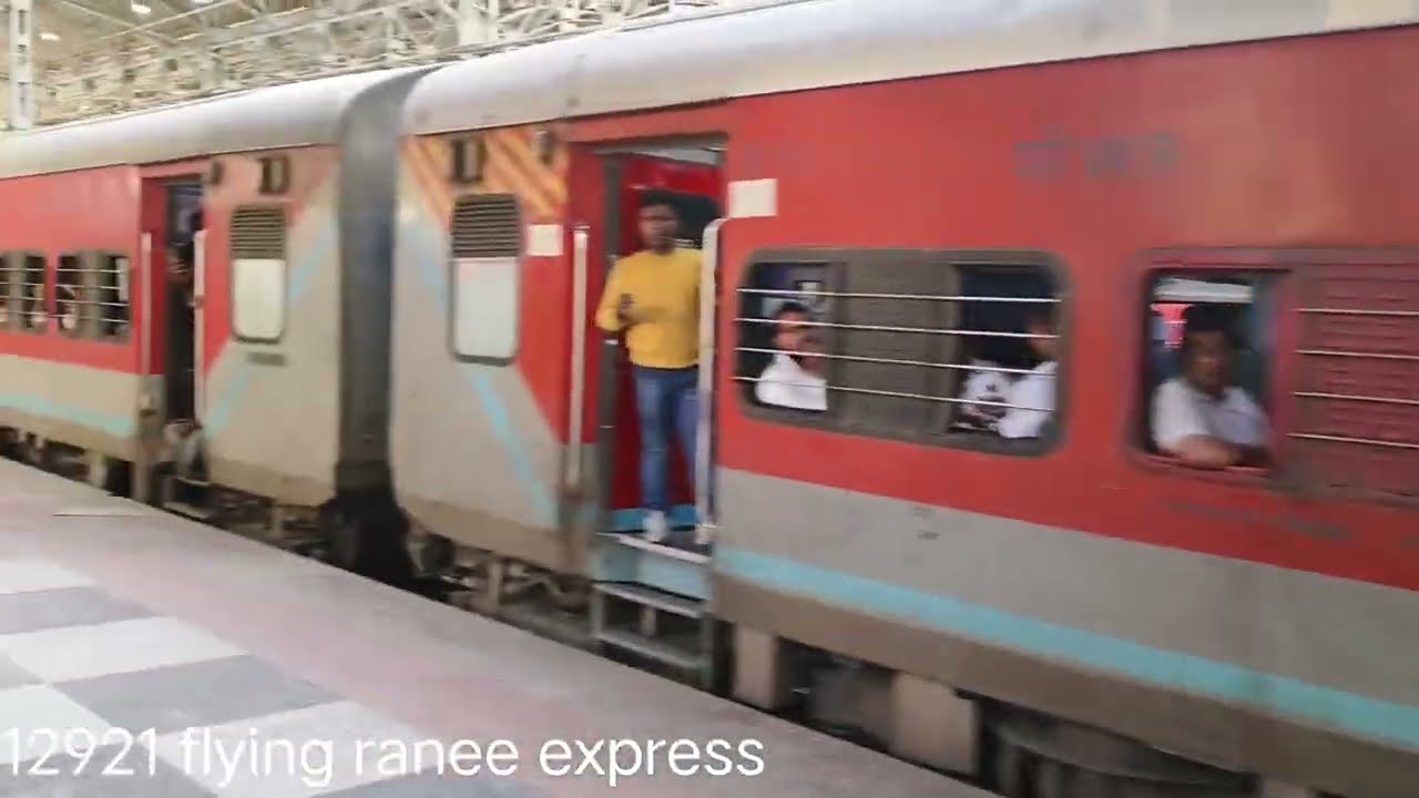 12921 Flying Ranee departing from Mumbai Central 