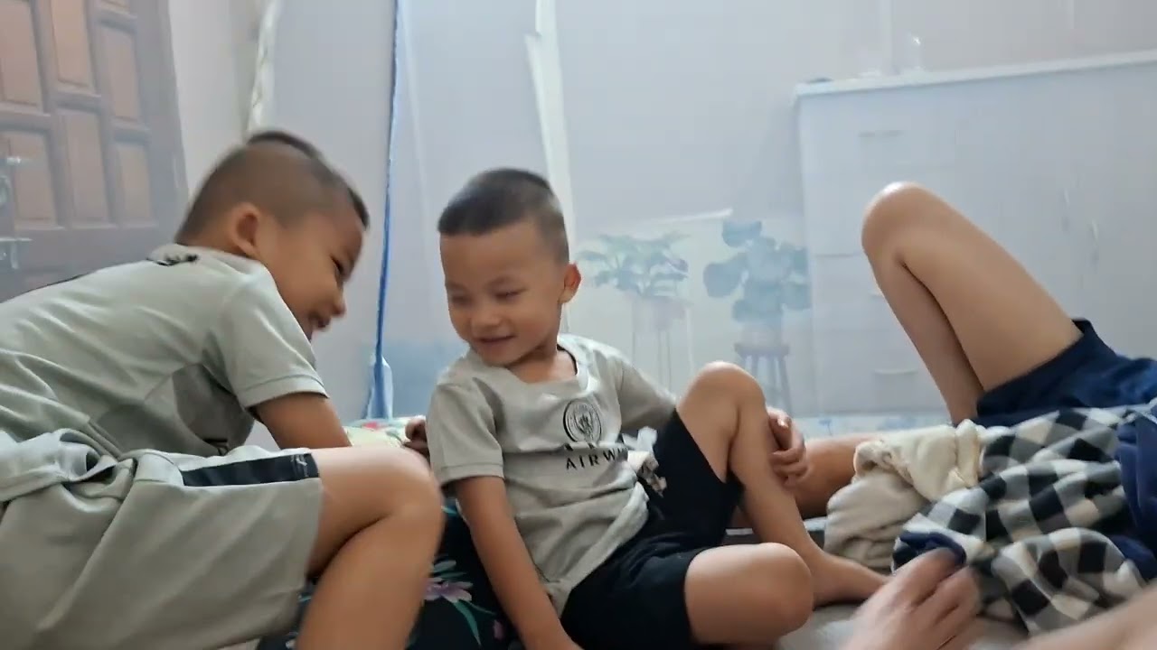 3 anh em tập võ