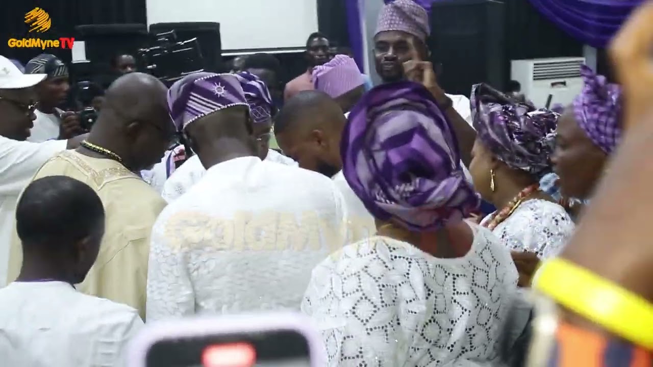 SEFIU ALAO SERENADES AYINLA KOLLINGTON AT BABA GBOIN 60TH BIRTHDAY CELEBRATION