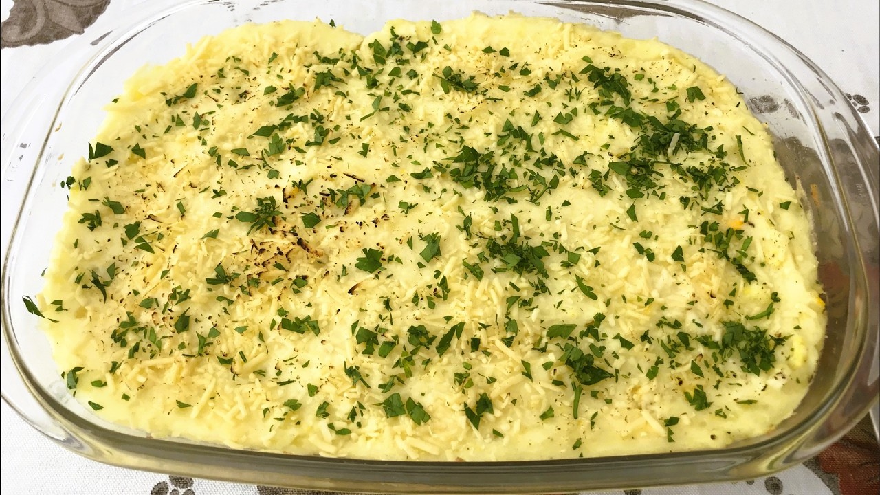 O escondidinho de queijo e ovos é uma variação simples e econômica