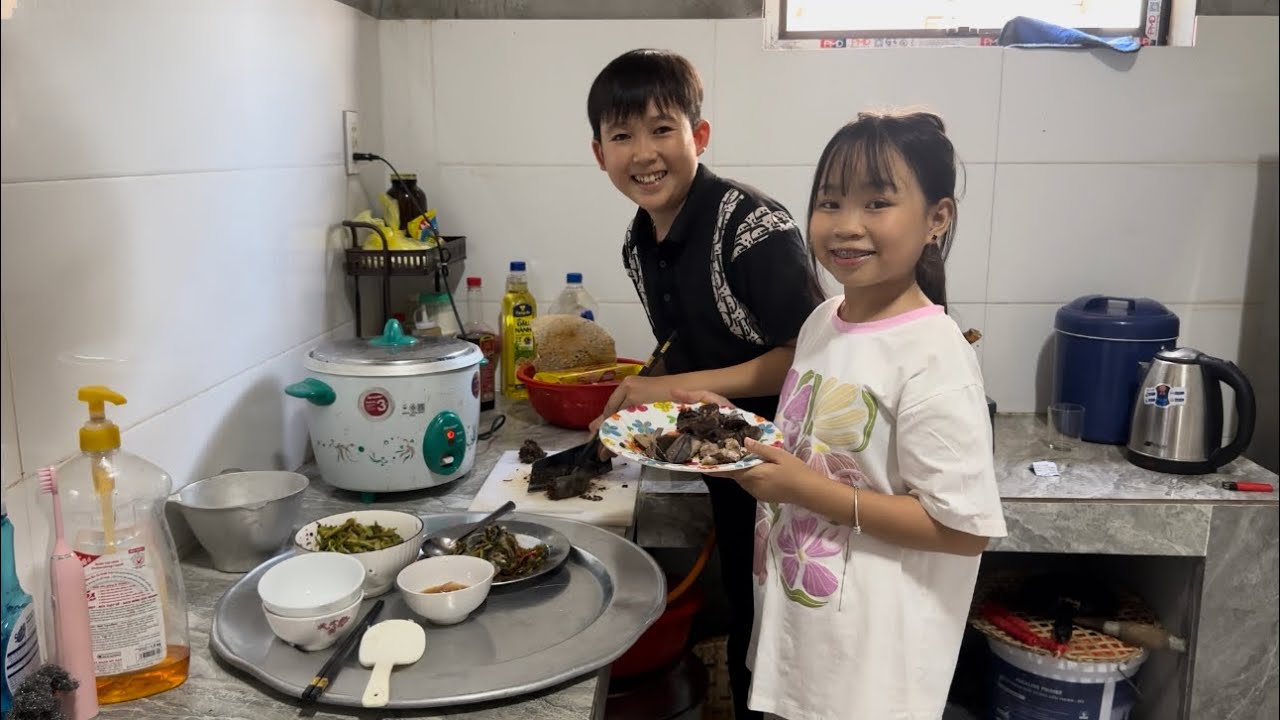 Một ng&agrave;y ở nh&agrave; chỉ c&oacute; 2 đứa v&agrave; bữa trưa đơn giản hạnh ph&uacute;c của Cặp Đ&ocirc;i H&ograve;a Ti&ecirc;u