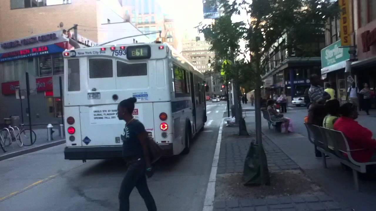 MTA NYCT 2003 DaimlerChrysler Orion 07.501 CNG #7593 on the B61 @ Fulton Mall