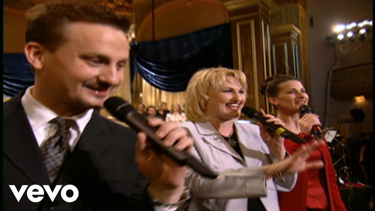 Bill & Gloria Gaither - So High [Live] ft. The Martins