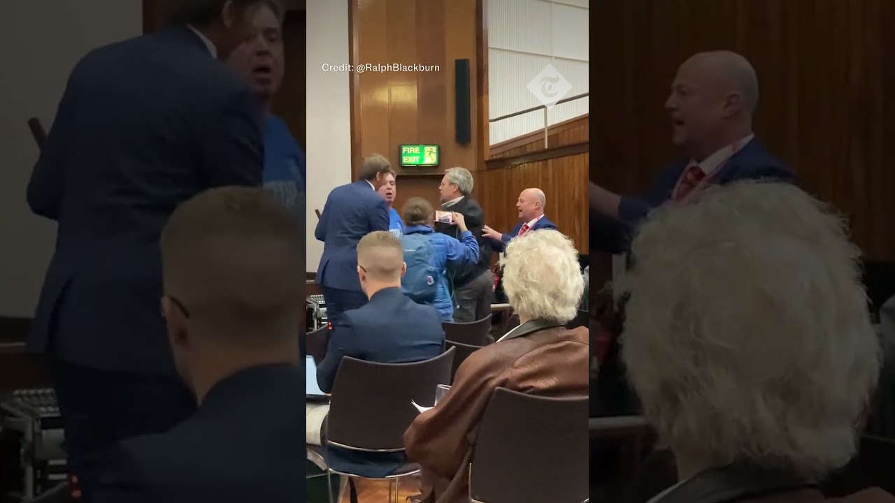 Anti-Brexit protester Steve Bray removed from Tory party conference event