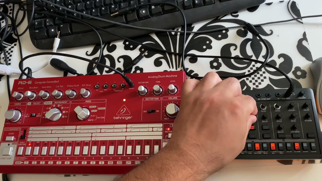 Behringer RD6 vs Roland Aira T8 Drums